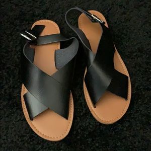 Universal Thread Sandals
